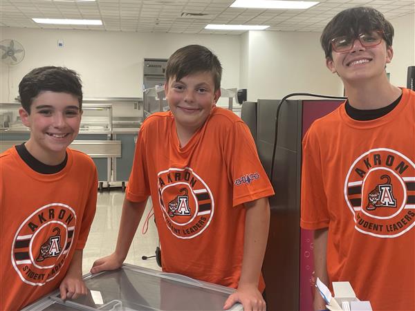 MS Government students helping