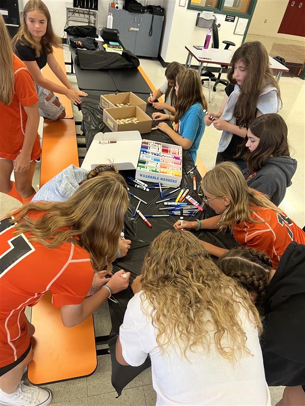 Coloring puzzle pieces