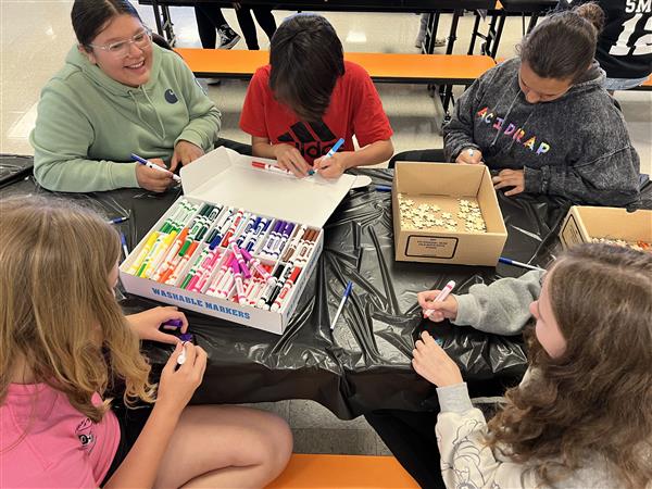 Coloring puzzle pieces