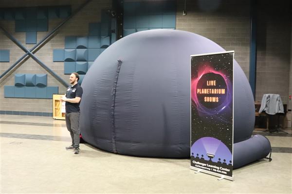 A lesson on the solar eclipse in the Mobile Planetarium