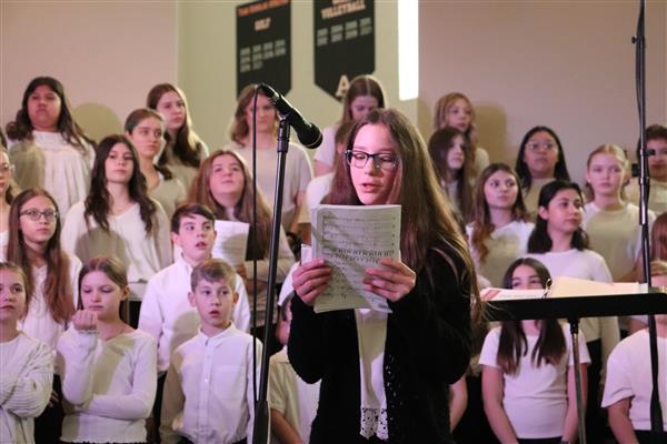 MS chorus member introduces musical number