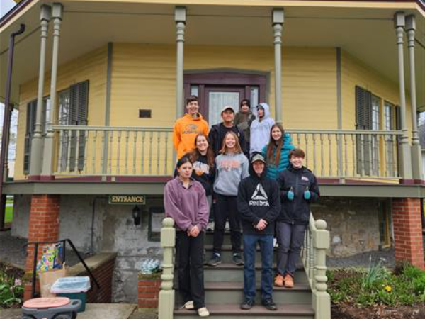 Cleanup crew group photo