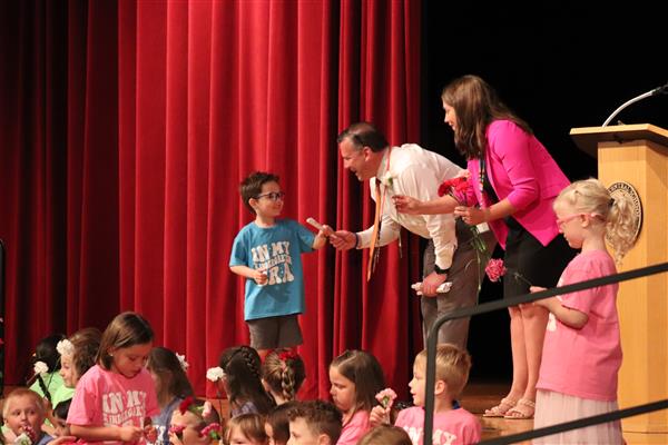 Principals giving certificate