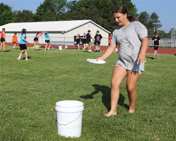 frisbee relay