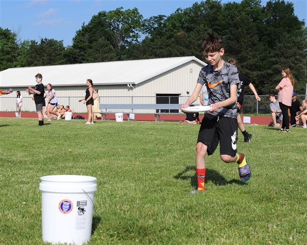 frisbee relay